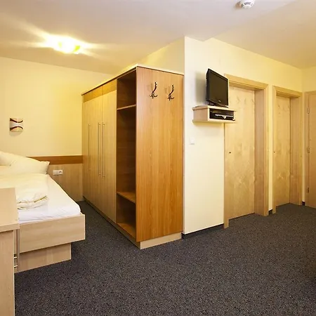 Haus Saskia בית הארחה 3*