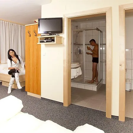 Konukevi Haus Saskia 4*