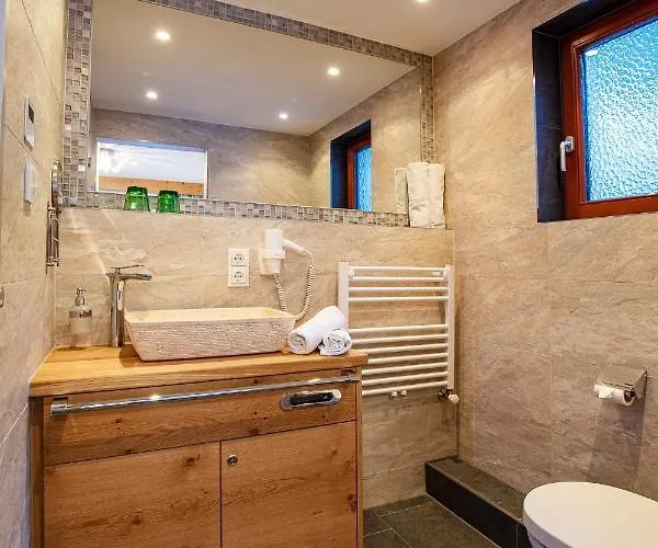 Haus Saskia 게스트하우스 솔덴